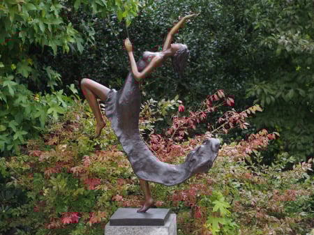 Statui - Statuie femeie care danseaza, Bronz, 130 X 34 X 85 cm