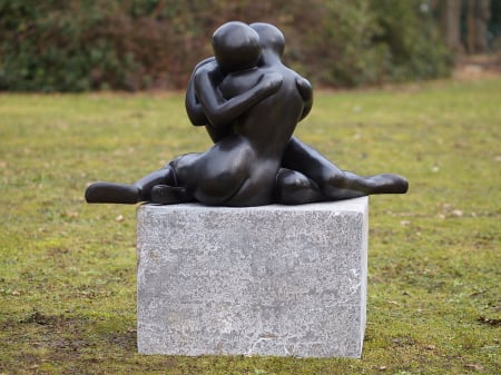 FIGURINE - Statuie iubire moderna, Bronz,  50 X 40 X 95 cm