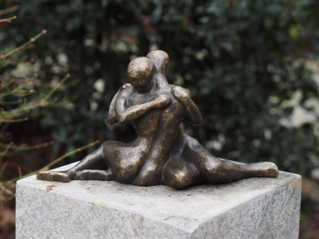 Figurine bronz - Statuie moderna cu 2  indra2gostiti, Bronz, 20 x 35 x 15 cm