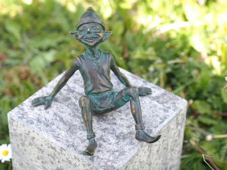 Figurine bronz - Statuie pixie care sta jos, Bronz, 11 x 15 x 13 cm