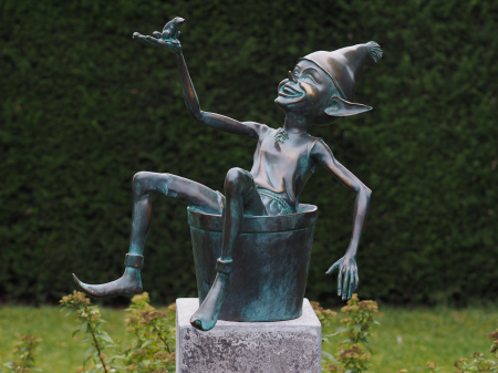 Figurine bronz - Statuie pixie cu o galeata, Bronz, 49 x 15 x 17 cm