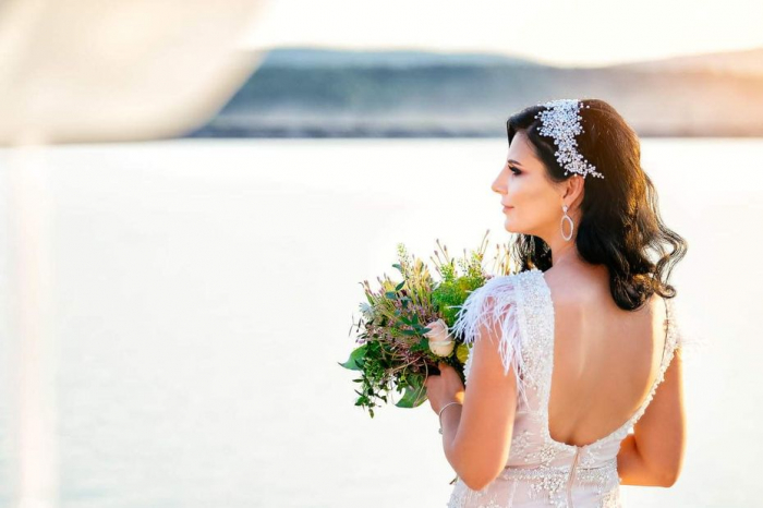 Diadema mireasă TEODORA - accesoriu de lux placat cu argint, Diademă handmade cu perle și cristale pentru mireasă, Diadema TEODORA - eleganță și rafinament pentru ziua nunții, Accesoriu mireasă premium - diademă cu perle și cristale, Diademă strălucitoare TEODORA - accesorii mireasă handmade, Bijuterii mireasă - diademă argintie cu fixare pieptăn, Accesoriu păr mireasă TEODORA - diademă versatilă și elegantă, Diademă nuntă - perle și cristale placate cu argint, Lovely 4 U - diademă mireasă rafinată pentru coafuri elegante, Accesorii de păr pentru mirese - diademă TEODORA handmade, [5]