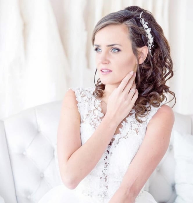 Diadema cu flori, Accesorii bujori, Bujori mireasa,accesorii par, accesorii par handmade, accesorii par mireasa, bijuterii mireasa, bijuterii par, diademe handmade, diademe mireasa, diademe perle, modele accesorii par, pieptan mireasa cu flori, piepteni par,  Accesoriu par mireasa cu flori, Bijuterii mireasa, Agrafa par mireasa, DIADEMA MIREASA, PIEPTAN VOAL MIREASA, ACCESORIU COC MIREASA, ACCESORII LOVELY 4 U [5]