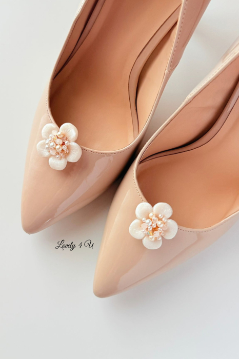 Clipsuri mini ODRIDA pentru pantofi cu floare ivory, perle și cristale Swarovski – handmade LOVELY 4 U [3]