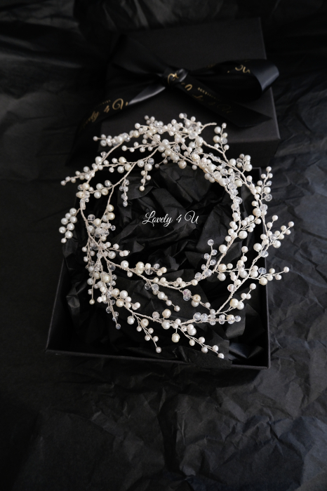 ACCESORIU LUNG MIREASA, GHIRLANDA MIREASA, ACCESORII LUNGI MIRESE, BIJUTERII PAR MIRESE, ACCESORII LOVELY 4 U, DIADEMA MIREASA, CORONITA MIREASA, TIARA MIREASA, ACCESORIU LUNG CU PERLE, ACCESORII2023 [3]