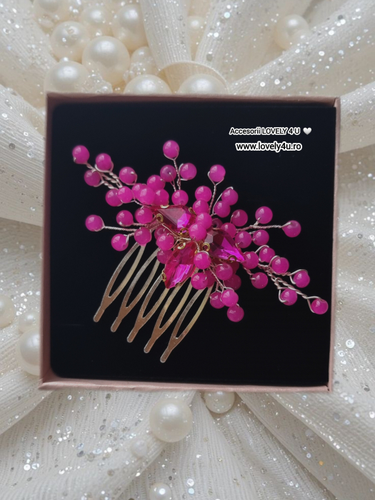 agrafă păr nașă, agrafă păr eveniment, agrafă păr handmade, pieptăn păr cu pietre, agrafă fucsia, accesoriu păr elegant, cadou nașă, accesorii păr nuntă, pieptăn păr mireasă, agrafă păr cristale, accesorii ocazie păr, agrafă păr placată cu argint, pieptăn elegant handmade, cadou femeie elegantă, agrafă cu mesaj motivațional, you are amazing, agrafă păr romantică, accesorii păr România, agrafă mică handmade, pieptăn decorativ fucsia, [1]