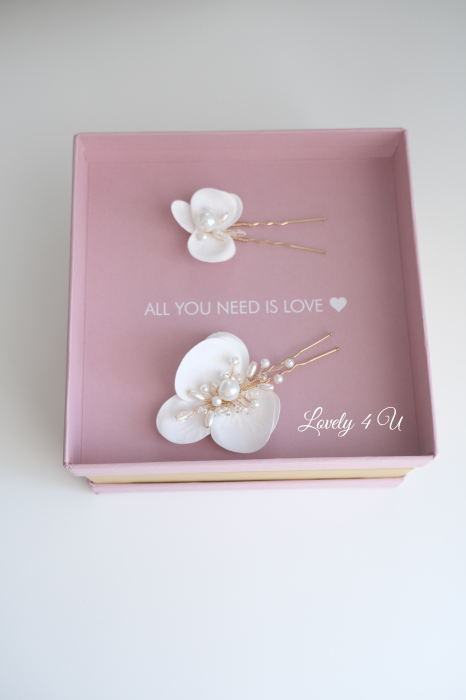 AGRAFE ORHIDEE, ACCESORII ORHIDEE, BIJUTERII ORHIDEE, ACCESORII LOVELY 4 U, AGRAFE COC ORHIDEE, ACCESORII NUNTA, ACCESORII NUNTA ORHIDEE, DIADEMA MIREASA, ACCESORII PAR MIREASA, BIJUTERII PAR ORHIDEE, ornament par mireasa, decoratiuni de par mireasa, accesorii cu coc mireasa, coafuri coc cu agrafe, agrafa cu perle mireasa, acceoriu mireasa, agrafe cu flori mireasa, agrafe mireasa, diadema cu flori mireasa, diadema mireasa, mireasa bucuresti, mireasa cluj, pini cu flori mireasa, pini mireasa, accesorii lovely 4 u [16]