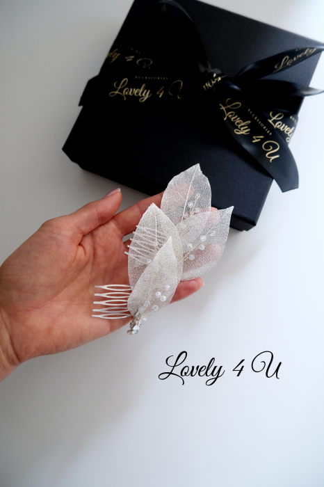 Diadema Mireasă Swarovski ALEXIA – Accesoriu Boem cu Cristale și Frunzulițe Argintate,PIEPTAM MIREASA, ACCESORIU BOEM MIREASA,  ACCESORII LOVELY 4 U, PIEPTAN VOAL MIREASA, PIEPTAN CU CRISTALE SWAROVSKI,  DIADEMA CU SWAROVSKI,  DIADEMA MIREASA, [22]