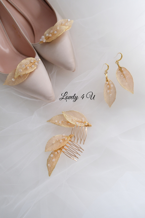 PIEPTAM MIREASA, ACCESORIU BOEM MIREASA,  DIADEMA MIREASA,  CORONITA MIREASA, ACCESORII LOVELY 4 U, PIEPTAN VOAL MIREASA, PIEPTAN CU CRISTALE SWAROVSKI,  DIADEMA CU SWAROVSKI, TIARA, ACCESORIU FRUNZE, diadema stil grecesc, pieptan cu frunze, frunze aurii, cristale swarovski, pieptan auriu, accesorii lovely 4 u, coafuri mireasa 2024, coafura par bulcle mireasa cu diadema, diadema lateral cu parul desfacut, accesorii de coc mireasa [20]