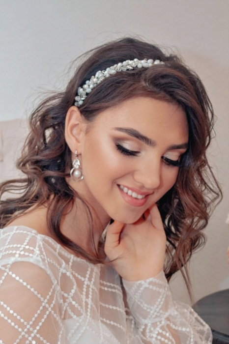 Coronita mireasa cu perle, Coronita Lovely 4 u, BENTITA MIREASA, Coronița ALICE – Accesoriu Handmade Elegant pentru Mirese | LOVELY 4 U ,  Coronița ALICE – Rafinament și Strălucire pentru Ziua Nunții | Lovely 4 U,  Diademă Mireasă ALICE – Coroniță Handmade cu Perle și Cristale,  Coronița ALICE – Accesoriu Mireasă Placat cu Argint 925 | Lovely 4 U,  Coronița de Mireasă ALICE – Eleganță și Stil pentru Evenimente Speciale,  Accesoriu Handmade ALICE – Coroniță de Lux pentru Coafuri Mireasă,  Coronița ALICE – Strălucire și Autenticitate pentru Nunta Ta | Lovely 4 U,DIADEMA FLEXIBILA MIREASA, ACCESORII PAR MIREASA, BENTITA  CU PERLE MIREASA, ACCESORII DE PAR MIREASA, CORONITA MIREASA, CORONITA FLEXIBILA MIREASA, BENTITE MIRESE, ACCESORII NUNTA [5]