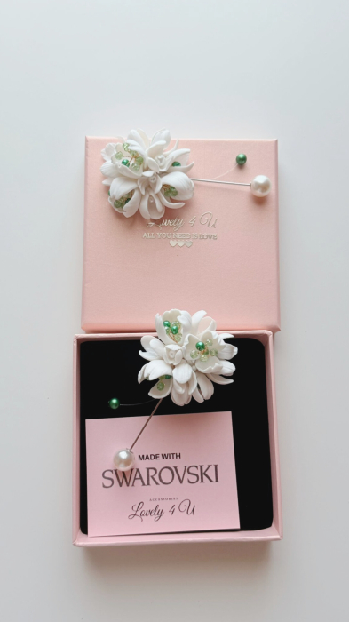 BELIEVE BLOOM - Broșă-buchet de ghiocei cu perlă verde Swarovski plutitoare - broșă handmade pin rever, broșă cu mesaj motivațional [6]