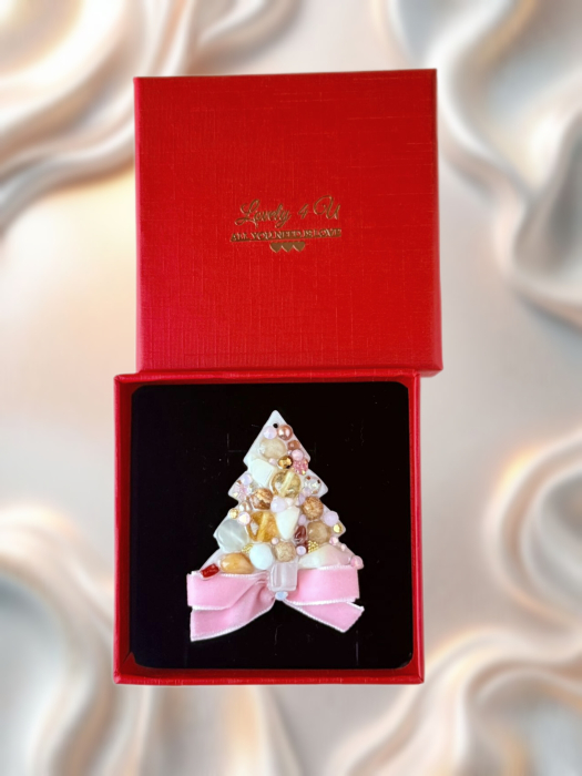 Broșă handmade „Brad Happy Christmas” – bijuterie elegantă cu pietre semiprețioase citrin, piatra lunii, jad, cuarț roz, jasp, piatra soarelui și cameol – model unicat Lovely 4 U. [2]