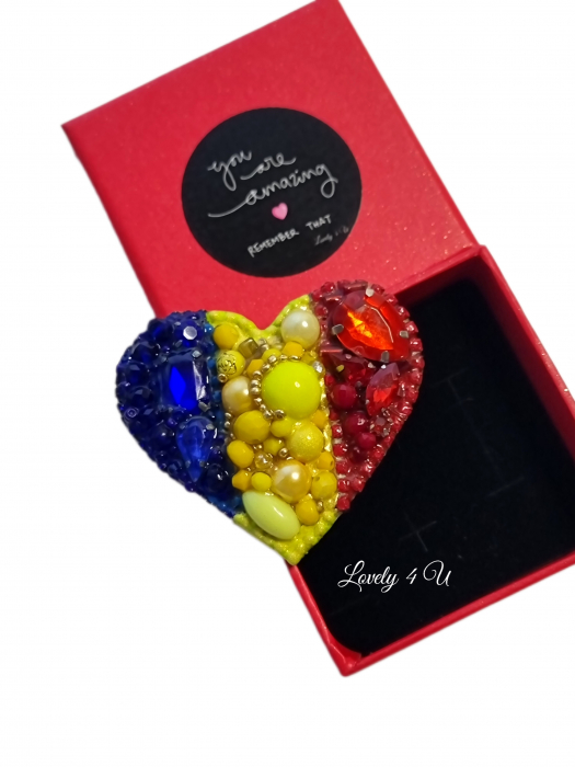 Broșă inimă tricoloră - Idei cadou 1 Decembrie, accesoriu tricolor, insigna steagul romaniei, bijuterii steagul romaniei, set accesorii tricolore steagul romaniei, cercei ,  Set broșă și colier - bijuterii tricolor steagul romaniei, ziua nationala a romaniei, 1 decembrie, cadou 1 decembrie, cadou pentru doamne 1 decembrie, idei cadouri ziua nationala a romananiei, accesorii lovely 4 u, 1 decembrie accesorii [3]