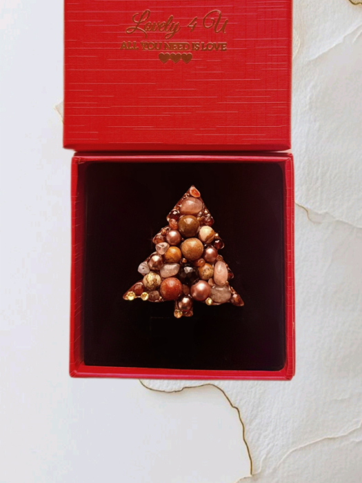 Broșă handmade BRAD cu pietre semiprețioase – model unicat cu Jasp, Onix, Granat, Jad, Piatra Soarelui | Idei cadou Crăciun | Lovely 4 U România, Broșă handmade BRAD cu pietre semiprețioase naturale și mesaj motivațional YOU ARE AMAZING – bijuterie unicat Lovely 4 U [3]