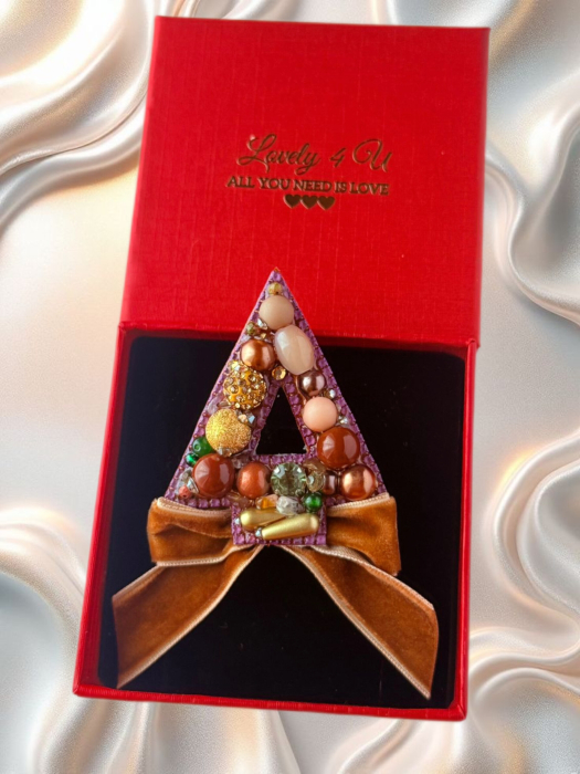 Broșă brad  de crăciun mov-maro, brosa bradut handmade cu pietre cameol, jad verde, unakit, perle, cristale, idei cadou unicat, mesaj pe verso : Believe in yourself, You are beautiful [3]