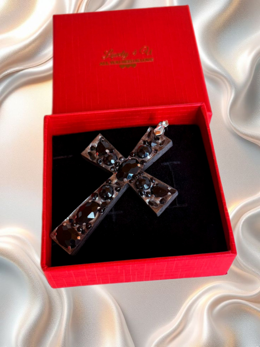 Broșă cruce  cu cristale onix - bijuterii handmade brosa și colier cruce, mesaj pe verso: BELIEVE IN YOURSELF [7]