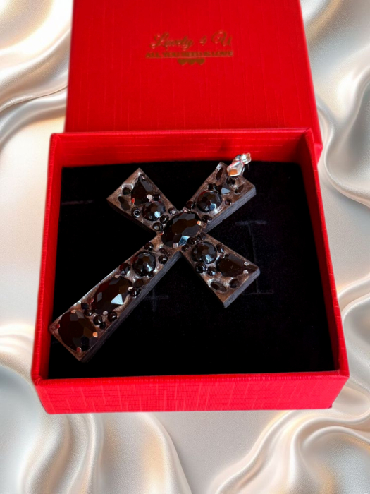 Broșă cruce  cu cristale onix - bijuterii handmade brosa și colier cruce, mesaj pe verso: BELIEVE IN YOURSELF [6]