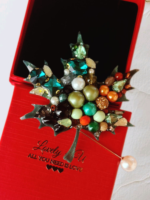 Broșă handmade frunză elegantă cu perle și pietre semiprețioase – YOU ARE BEAUTIFUL [2]