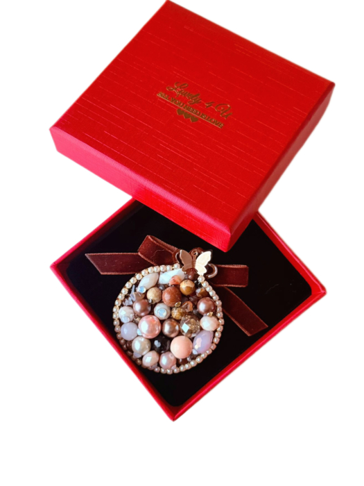 Brosa eleganta glob de Crăciun handmade cu pietre semiprețioase onix, jad, unakit, cameol, cu mesaj pe verso, bijuterie unicat [4]