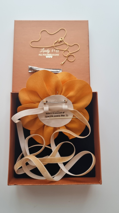 Accesorii LOVELY 4 U, Brosa floare galben textila, Brosa crem floare handmade, Brosa floare neagra, Floare textila mare, ,accesorii camasa, accesorii dama, accesorii elegante, accesorii fashion, accesorii perle, accesoriu de pus la gat, accesoriu elegant, accesoriu fashion. [4]