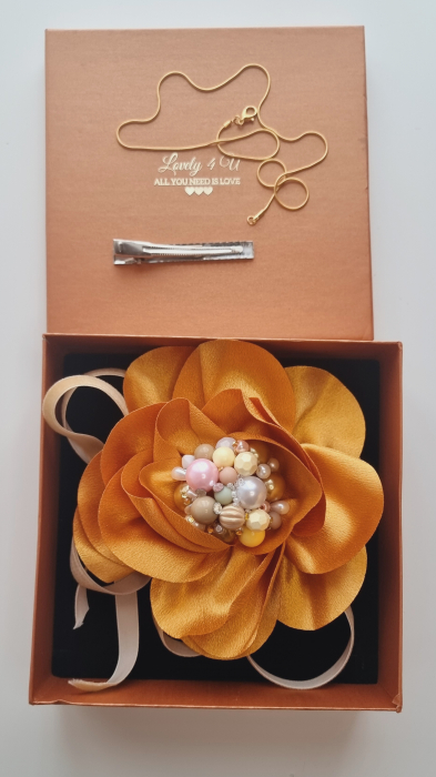 Accesorii LOVELY 4 U, Brosa floare galben textila, Brosa crem floare handmade, Brosa floare neagra, Floare textila mare, ,accesorii camasa, accesorii dama, accesorii elegante, accesorii fashion, accesorii perle, accesoriu de pus la gat, accesoriu elegant, accesoriu fashion. [3]