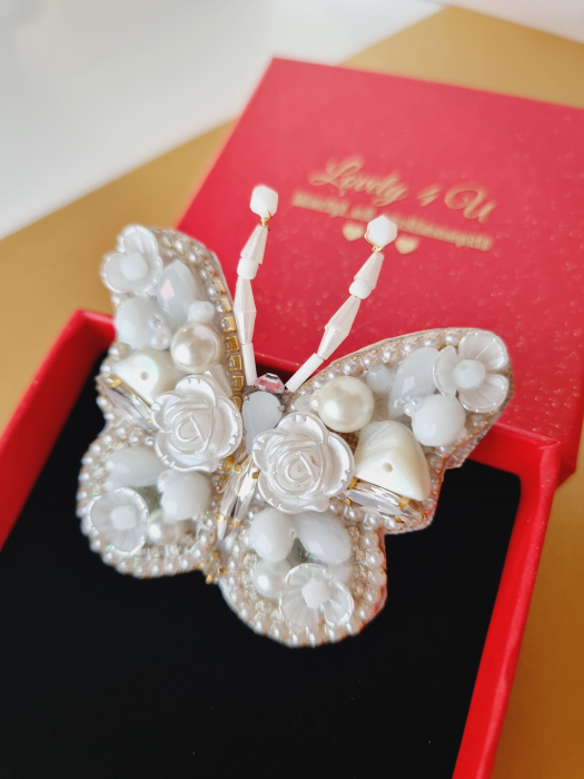 Broșă fluturas cu perle alb - ivory handmade, model unicat, accesorii fluture statement cu mesaj SPARKLE EVERY DAY, You are beautiful, Believe in yourself, fluture realizat in Romania, L 6 cm [2]