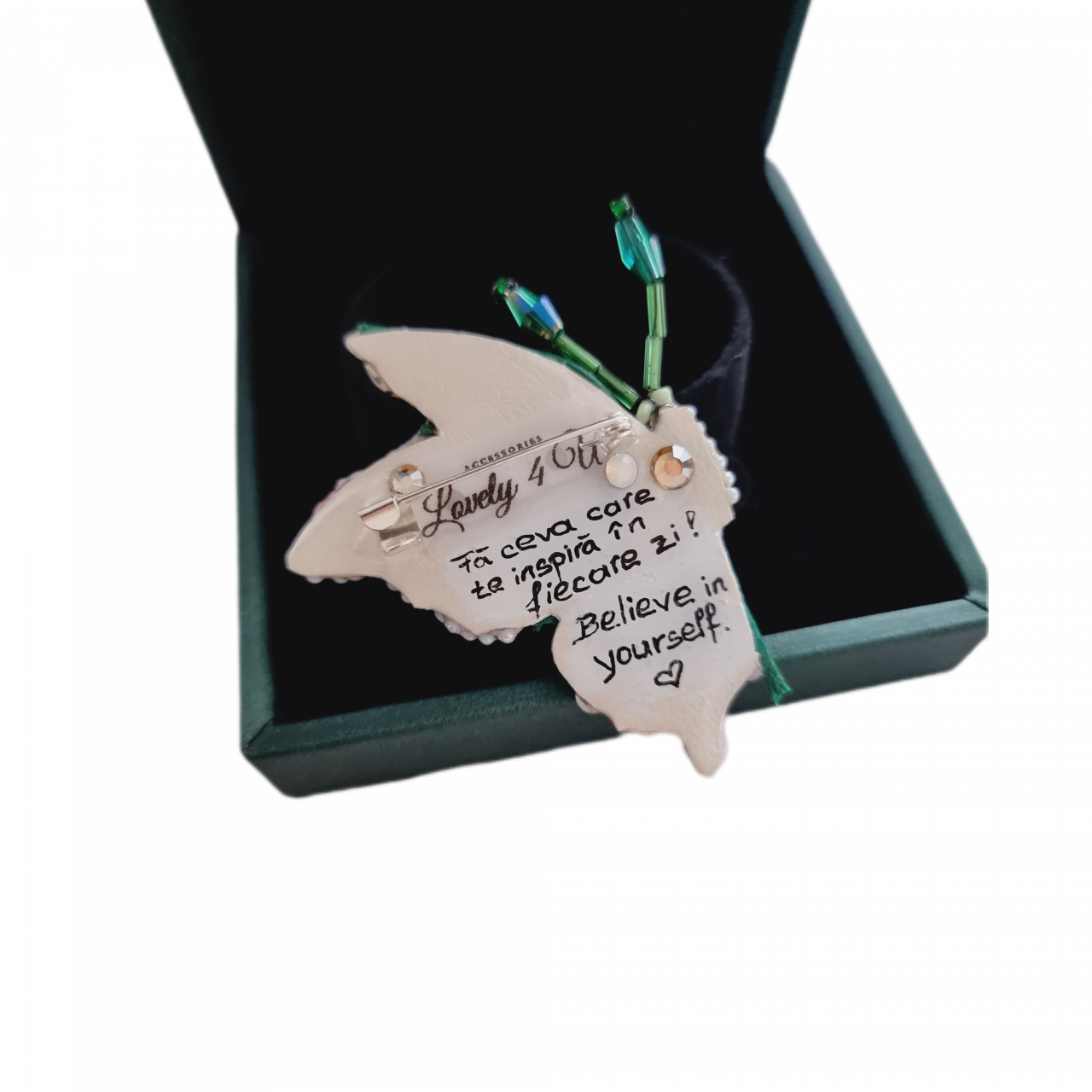 CADOU MARTISOR, CADOU 8 MARTIE, CADOU SPECIAL MAMA, BROSA FLUTURAS, BROSA CUSUTA MANUAL, BROSE HANDEMADE, FLUTURE CU PERLE, ACCESORII FLUTURAS, ACCESORII LOVELY 4 U, BIJUTERII FLUTURAS, BIJUTERII 2024 [4]