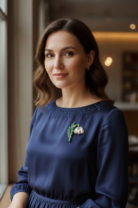 Brosa ghiocel handmade cu perle, model unicat 3 D , mesaj motivațional pe verso - Love yourself / Sparkle every Day, Martisor ghiocel [3]