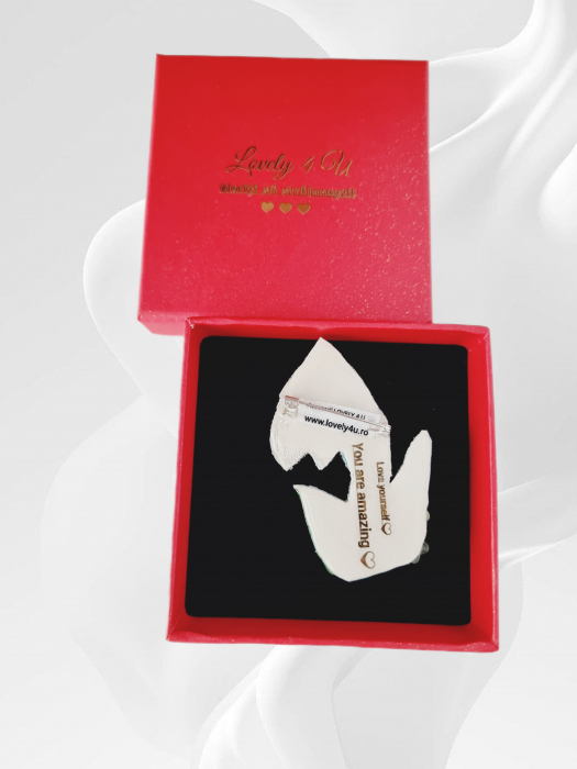 broșă ghiocel, broșă handmade, broșă unicat, broșă ghiocel cu perle, broșă flori handmade, broșă cristale, broșă placată cu aur, broșă elegantă, broșă rafinată, broșă statement, bijuterii ghiocel, broșă ghiocel alb-verde, broșă simbol primăvară, broșă primăvară handmade, accesorii ghiocel, broșă cu mesaj motivațional, broșă unicat handmade, broșă strălucitoare, broșă premium, broșă delicatețe florală, broșă stil clasic, broșă lux, broșă bijuterie, broșă cadou, broșă ghiocel pentru 1 Martie, broșă simbol renaștere, accesorii delicate, broșă personalizată, [5]