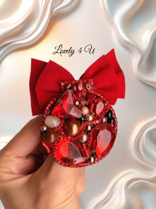 Broșă glob de crăciun - broșă model unicat handmade cu cristale , perle, pietre:coral, unakit, pietre, cameol și mesaj de încurajare, idei cadou [7]