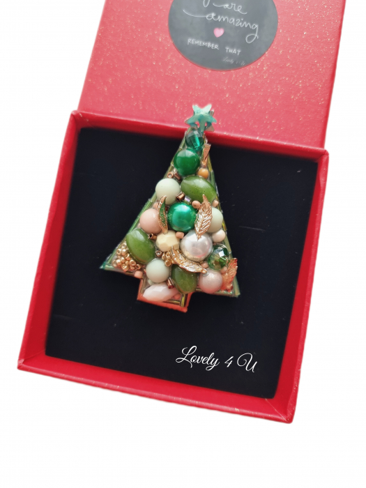 BROSA BRAD , ACCESORII LOVELY 4 U, BIJUTERII LOVELY 4 U, BIJUTERII ACCESORII POM DE CRĂCIUN, BROSE ELEGANTE, CADOU CRACIUN, BIJUTERII CRACIUN, BIJUTERII, BROSE, CADOU DE LUX, ACCESORII DE LUX, IDEI CADOU [2]