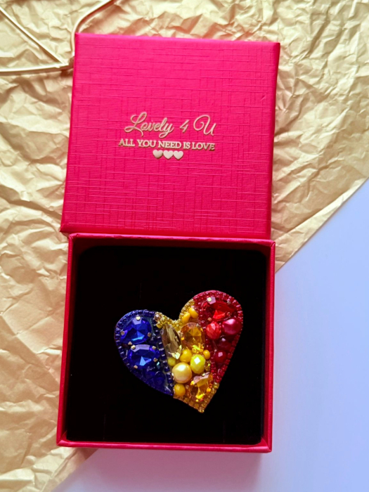 Broșă inimă tricoloră - Idei cadou 1 Decembrie, accesoriu tricolor, insigna steagul romaniei, bijuterii steagul romaniei, set accesorii tricolore steagul romaniei, cercei ,  Set broșă și colier - bijuterii tricolor steagul romaniei, ziua nationala a romaniei, 1 decembrie, cadou 1 decembrie, cadou pentru doamne 1 decembrie, idei cadouri ziua nationala a romananiei, accesorii lovely 4 u, 1 decembrie accesorii [2]