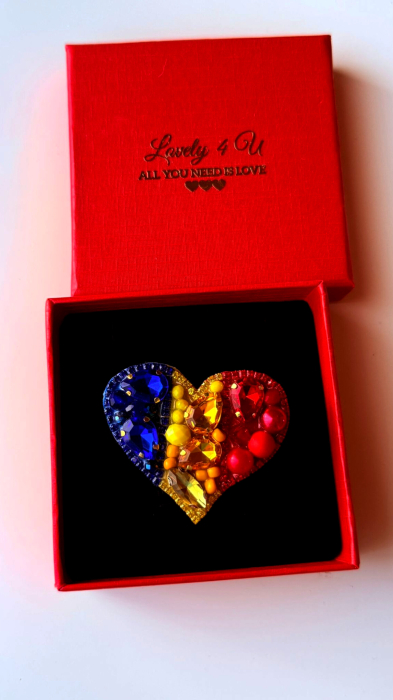 Broșă inimă tricoloră - Idei cadou 1 Decembrie, accesoriu tricolor, insigna steagul romaniei, bijuterii steagul romaniei, set accesorii tricolore steagul romaniei, cercei ,  Set broșă și colier - bijuterii tricolor steagul romaniei, ziua nationala a romaniei, 1 decembrie, cadou 1 decembrie, cadou pentru doamne 1 decembrie, idei cadouri ziua nationala a romananiei, accesorii lovely 4 u, 1 decembrie accesorii [8]