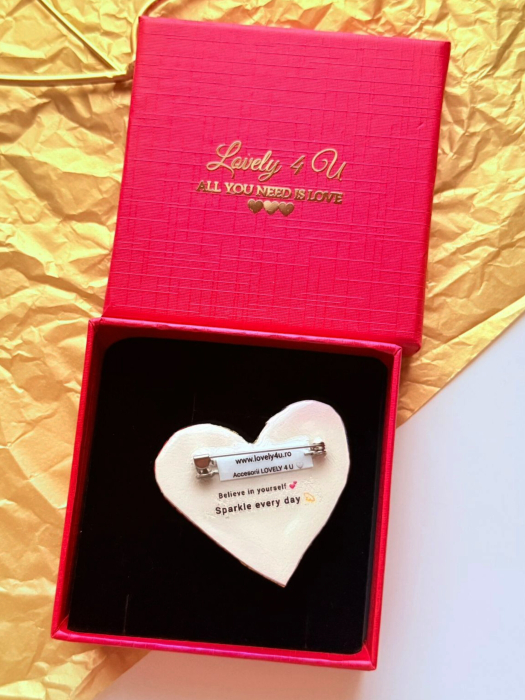 Broșă inimă tricoloră - Idei cadou 1 Decembrie, accesoriu tricolor, insigna steagul romaniei, bijuterii steagul romaniei, set accesorii tricolore steagul romaniei, cercei ,  Set broșă și colier - bijuterii tricolor steagul romaniei, ziua nationala a romaniei, 1 decembrie, cadou 1 decembrie, cadou pentru doamne 1 decembrie, idei cadouri ziua nationala a romananiei, accesorii lovely 4 u, 1 decembrie accesorii [3]