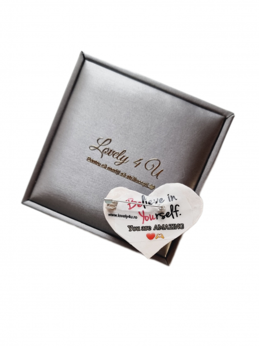 Broșa - inimioara mov cu cristale si pietre, Brosa in formă de inima cu mesaj motivational -BELIVE IN YOURSELF -You are AMAZING- , Bijuterii handmade inima, idei cadou pentru ea, 1 MARTIE, martisor [5]