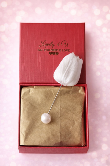 Broșă lalea albă handmade cu perle și pietre semiprețioase – LOVELY 4 U [3]