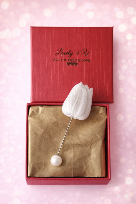 Broșă lalea albă handmade cu perle și pietre semiprețioase – LOVELY 4 U [5]