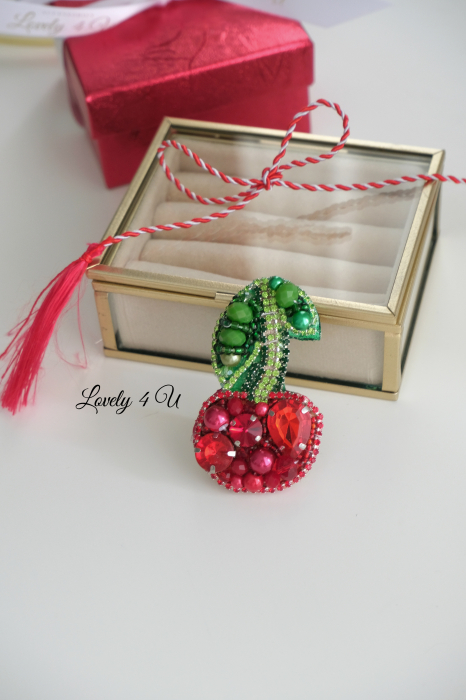 Broșă cireașă, Accesorii cireșe, Bijuterii cireasa, Mărțișorul perfect, cadou de lux, broșe handmade, broșe elegante, accesorii Lovely 4 U, accesorii 2022, Broșe, Brosa perle, Brosa cireasa, Cadou2023 [12]