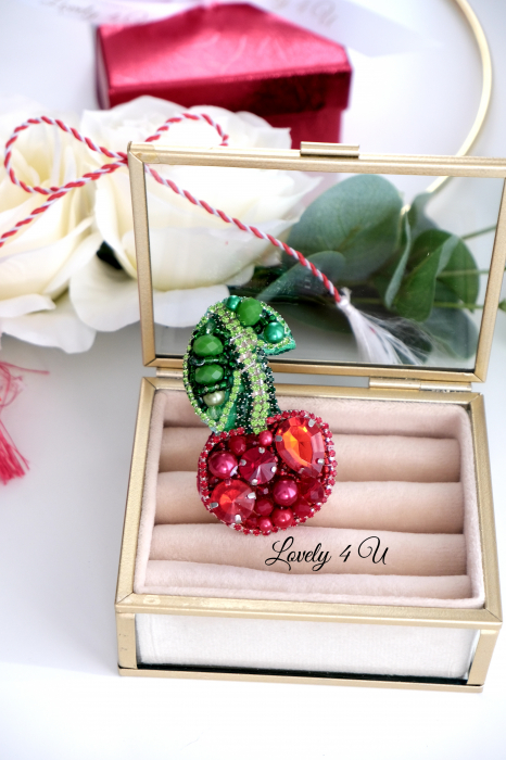 Broșă cireașă, Accesorii cireșe, Bijuterii cireasa, Mărțișorul perfect, cadou de lux, broșe handmade, broșe elegante, accesorii Lovely 4 U, accesorii 2022, Broșe, Brosa perle, Brosa cireasa, Cadou2023 [9]