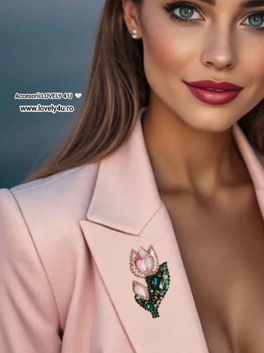 broșă lalea roz, broșă handmade, broșă unicat, broșă cu lalea, broșă cu perle, broșă cu cristale, broșă cu pietricele, bijuterii handmade, bijuterii elegante, accesorii fashion, broșă rafinată, broșă florală, broșă statement, broșă cu mesaj, broșă premium, cadou pentru femei, cadou 1 martie, cadou 8 martie, bijuterie de colecție, accesorii handmade, broșă lucrată manual, broșă România, accesorii deosebite, bijuterii personalizate, accesorii vestimentare, cadou elegant, broșă specială, accesorii de lux, broșă sofisticată, mărțișor elegant, bijuterii romantice, broșă fashion, broșă simbol, accesorii premium, cadou inspirat, broșă feminină, bijuterii rafinate, broșă Lovely 4 U. [4]