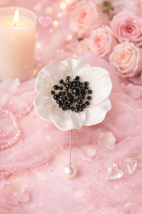 Brosa Statement Alb-Negru cu Onix – Floare Handmade Unicat  Brosa Mac Alb Eleganta cu Cristale Negre si Onix – Handmade Romania [5]