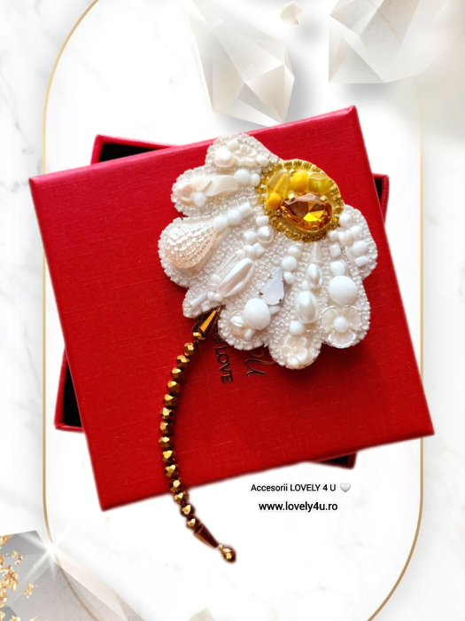 Broșă Margaretă model UNICAT cu perle naturale, cristale, pietra lunii, citrin, mărgele, cu mesaj motivațional pe verso, brosa eleganta mare handmade, idei cadou [1]