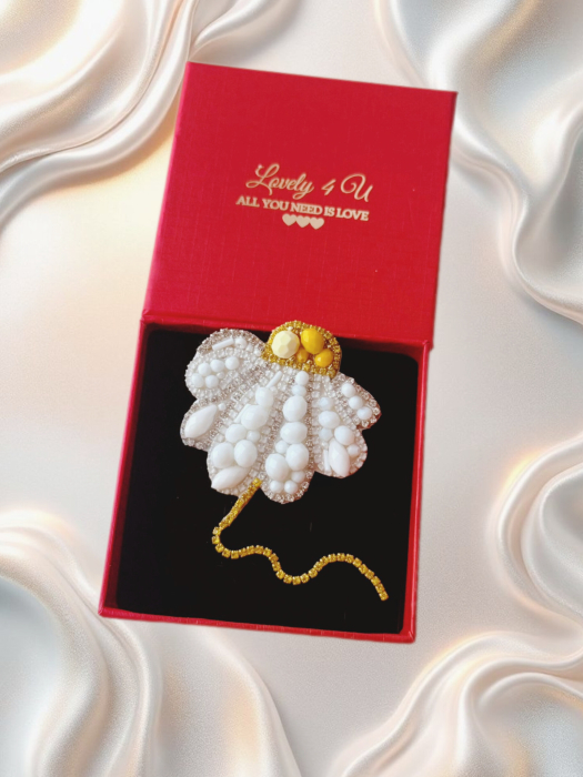 Brosa Margareta - handmade - broasa eleganta cu cristale, pietricele , briolete- bijuterie unicat  cu  semnificatie [2]