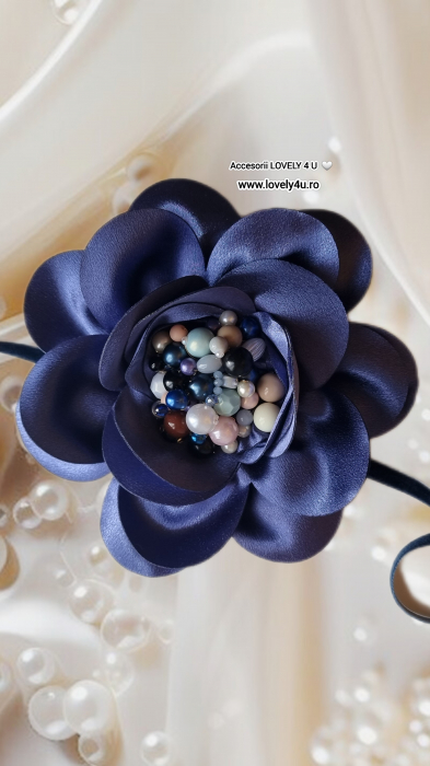 Accesorii LOVELY 4 U, Broșă model unicat, ZAMBET de PRIMAVARA - Accesoriu tip broșă floare blue cu perle, broșă handmade floare mare textila, brățară floare textila și colier floare mare culoare nuanțe albastru Brosa floare textila, Brosa bleu floare handmade, Brosa floare neagra, Floare textila mare, ,accesorii camasa, accesorii dama, accesorii elegante, accesorii fashion, accesorii perle, accesoriu de pus la gat, accesoriu elegant, accesoriu fashion. [4]