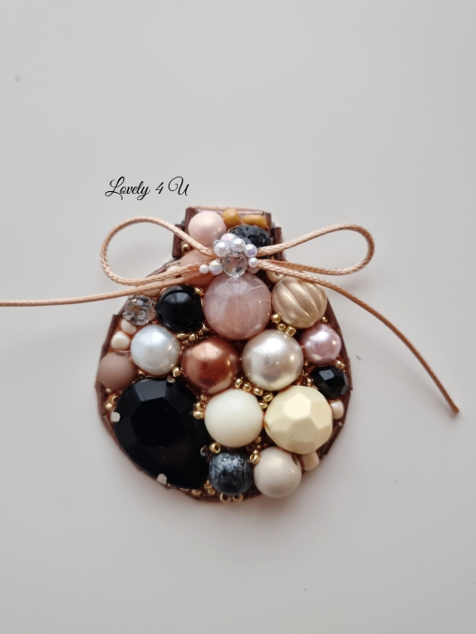 brosa de iarna cu pietre colorate, brose colorate, brose craciun, brose cu pietre naturale, brose handmade, brose handmade colorate de craciun, brose pietre semipretioase, glob de craciun, catifea neagra, perle, accesorii lovely 4 u cadouri copii craciun, cadouri craciun, cadouri de cra [3]