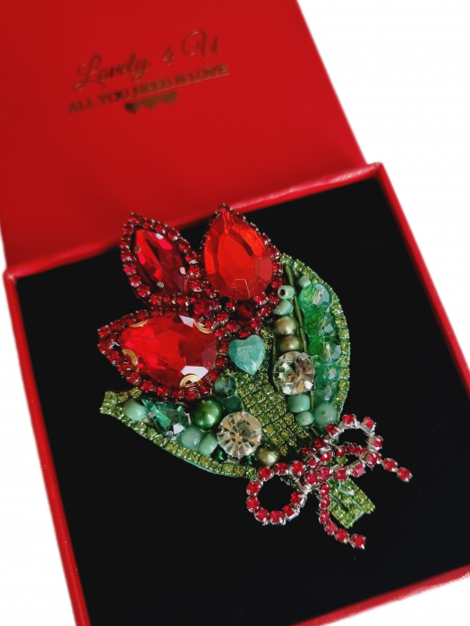 Broșă Buchet de Lalele Handmade – Cristale Swarovski, Perle, Mesaj Motivațional „SPARKLE EVERY DAY. LOVE YOURSELF [4]