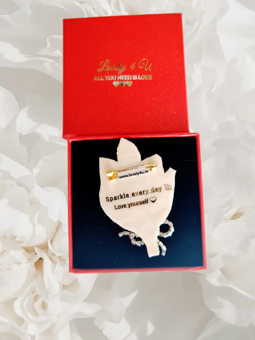 Broșă Buchet de Lalele Handmade – Cristale Swarovski, Perle, Mesaj Motivațional „SPARKLE EVERY DAY. LOVE YOURSELF [8]