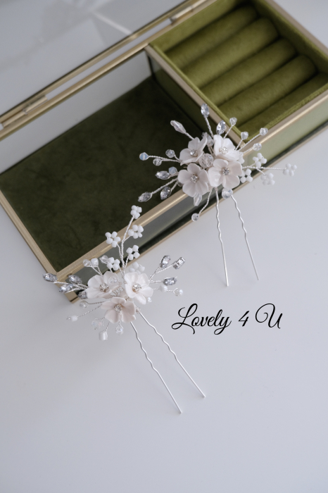 accesorii delicate păr, bijuterii păr placate cu argint, accesorii rafinate mireasă, accesorii nuntă handmade, accesorii păr sofisticate, accesorii premium nuntă, bijuterii deosebite mireasă, accesorii versatile păr mireasă. [13]
