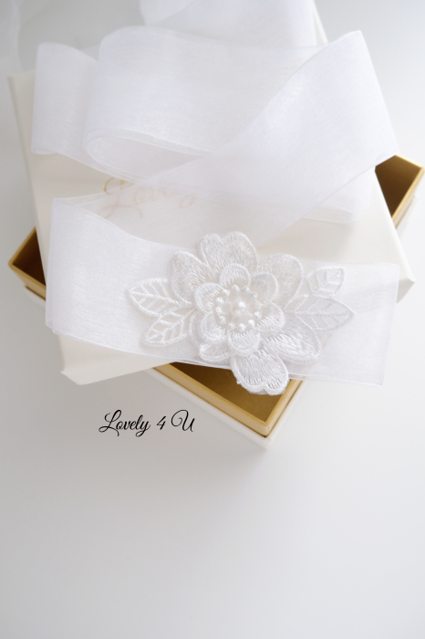 CELINE - EȘARFĂ ALBĂ  cu  dantela alba cusută cu fir mătase- Bentita handmade pentru tradiția DEZGATIT MIREASA realizata manual cu mult drag in Roamnaia [2]