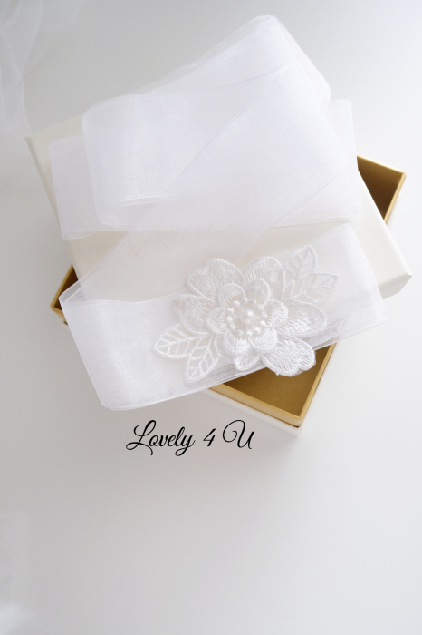 CELINE - EȘARFĂ ALBĂ  cu  dantela alba cusută cu fir mătase- Bentita handmade pentru tradiția DEZGATIT MIREASA realizata manual cu mult drag in Roamnaia [8]